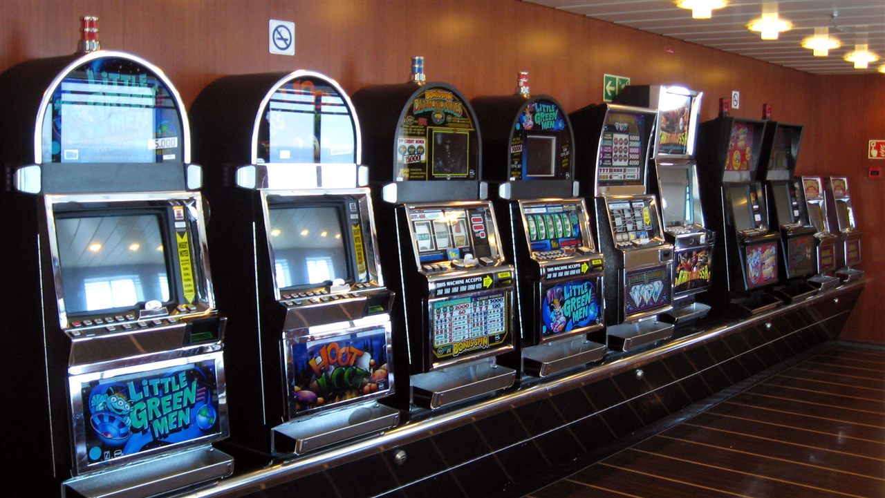 A row of slot cabinets, the machine format the bonus buy button was added to when slots moved online