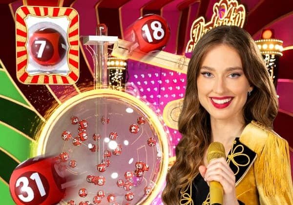 Crazy Balls Live host in a gold jacket beside the ball drum with drawn balls 7, 18 and 31