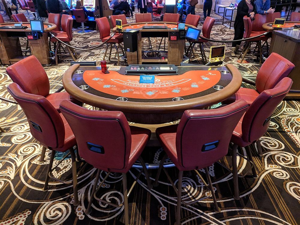 How to play blackjack table showing blackjack pays 3 to 2 and insurance pays 2 to 1