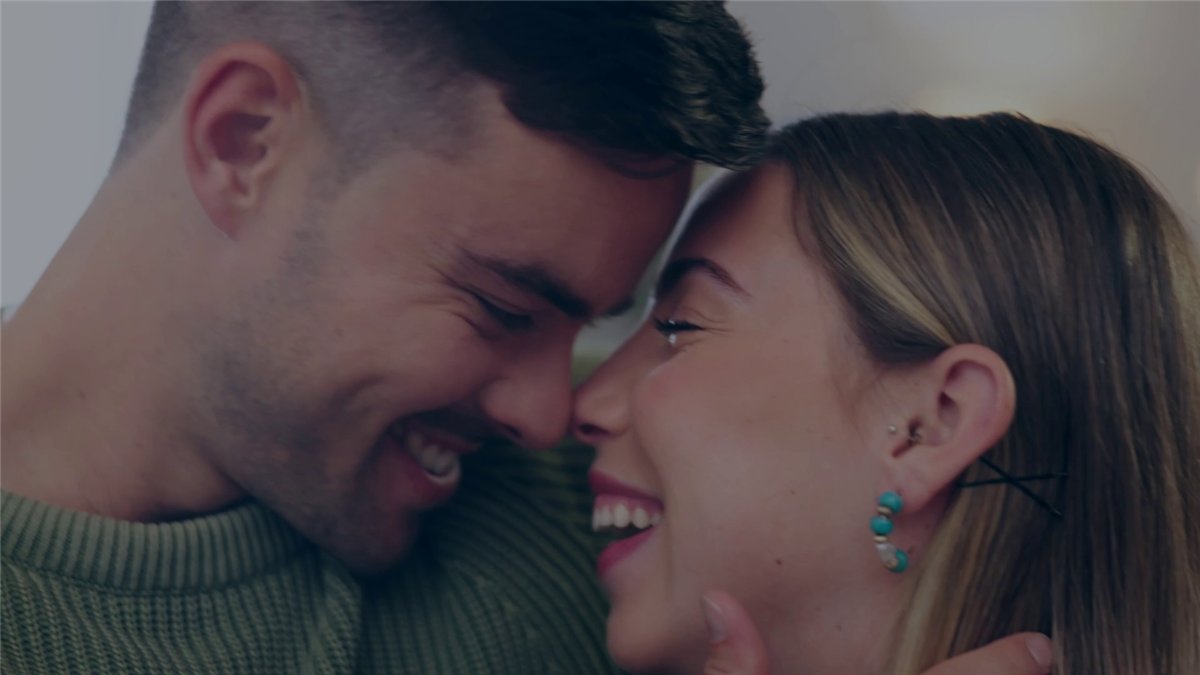 Smiling couple from the BBW Fun homepage, for this BBW Fun review Canada
