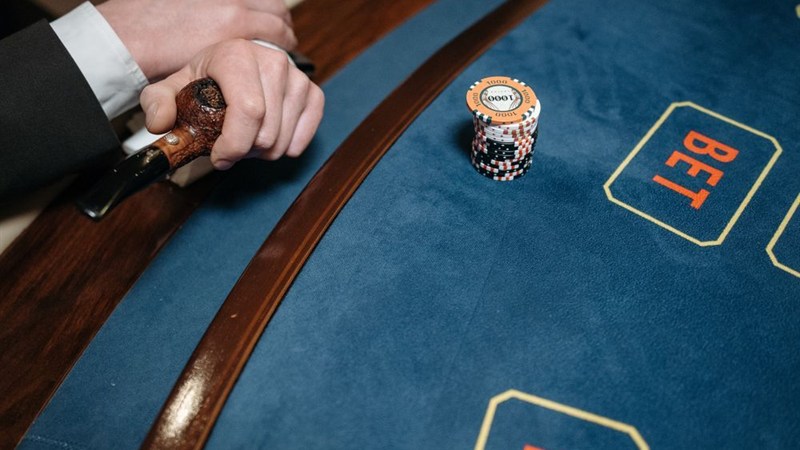 A player placing a chip on a casino table