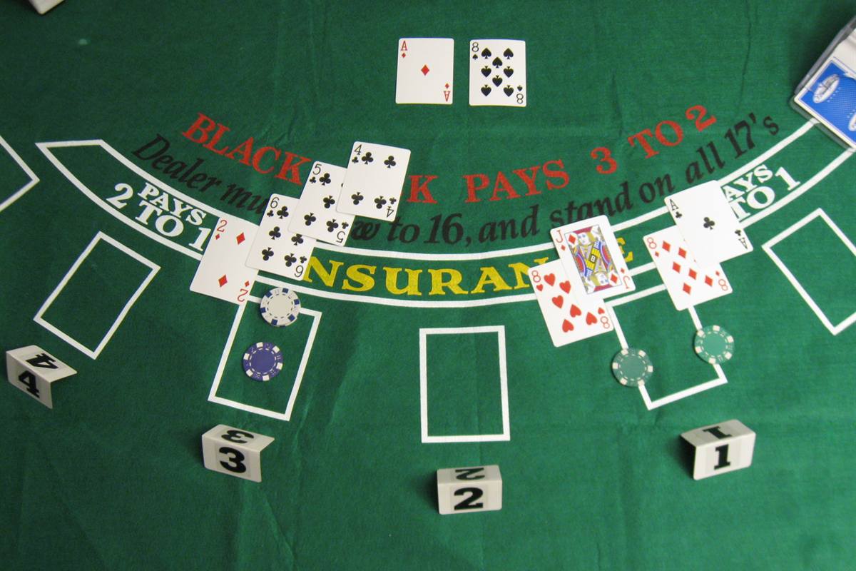 Blackjack hand with low cards 2, 4, 5 and 6 next to high cards, the cards a blackjack card counting Canada player tracks