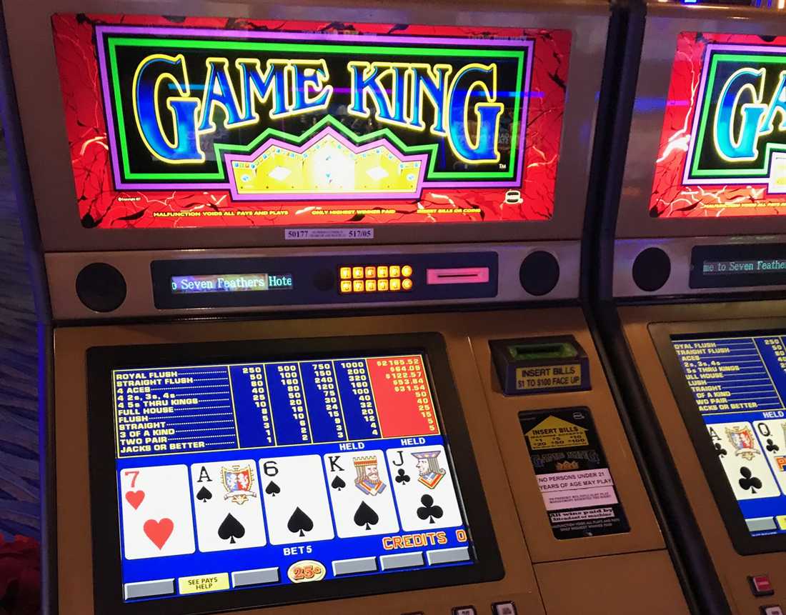 Jacks or Better video poker machine showing its pay table