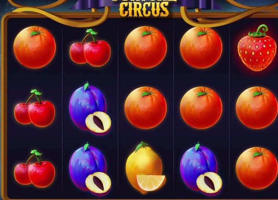 Fortune Circus reels with oranges, cherries, plums, a lemon and a strawberry