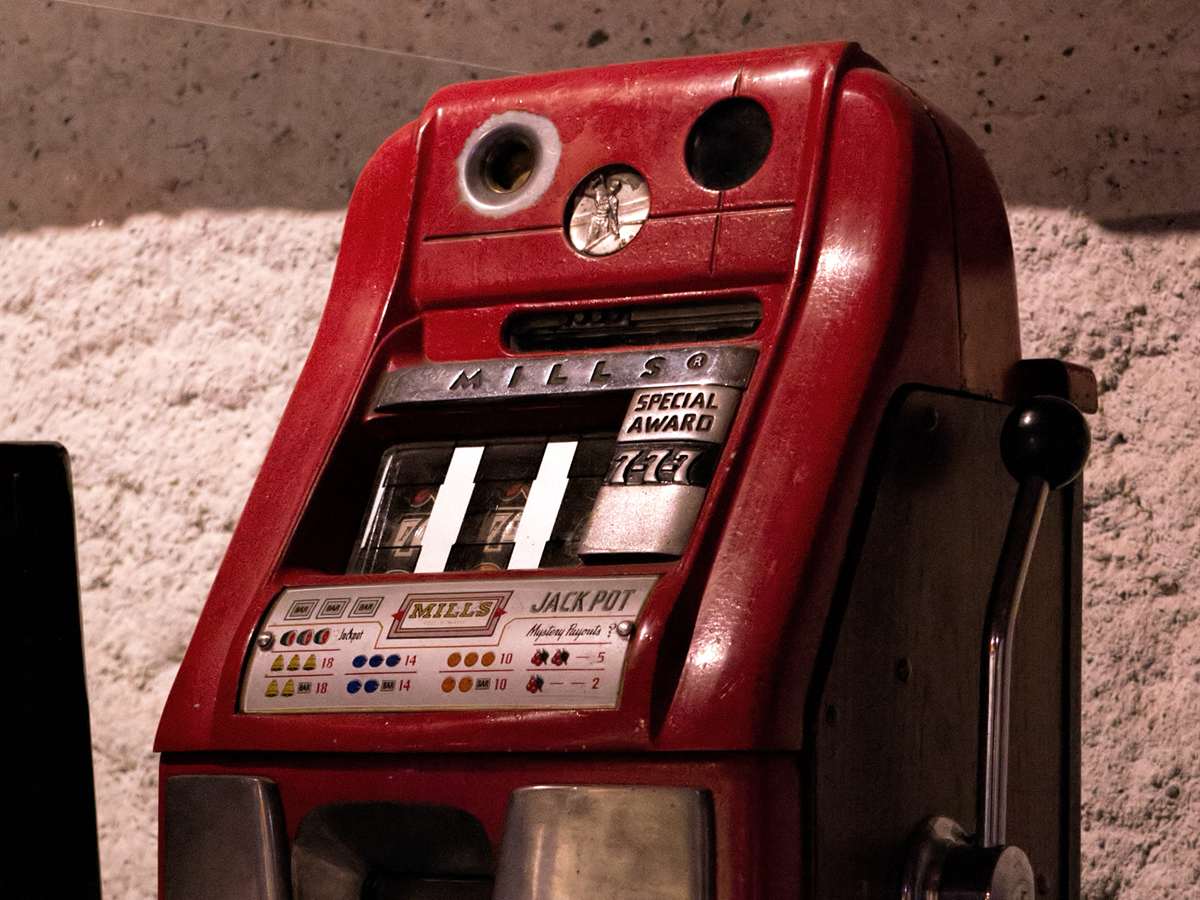 Red Mills Special Award three-reel slot machine with a side lever, an early chapter in the history of slot machines