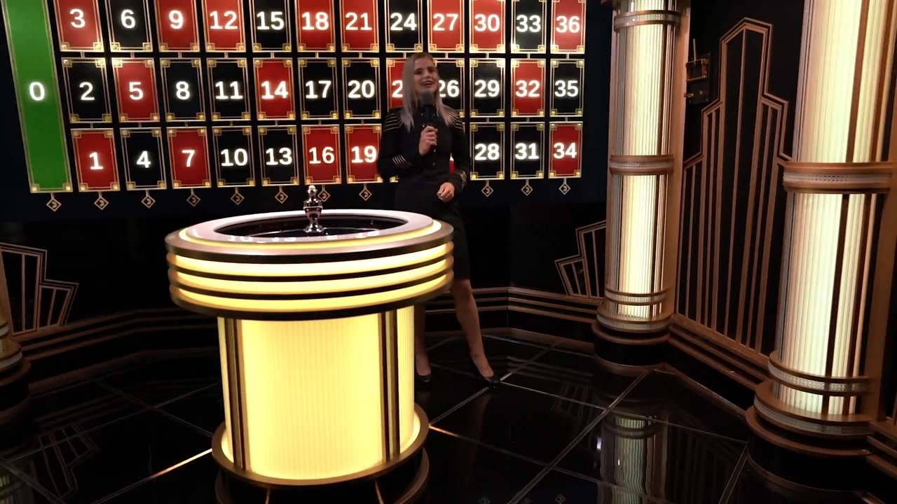Evolution Lightning Roulette studio with the lit number wall and Art Deco wheel, the table Lightning Roulette Canada players join
