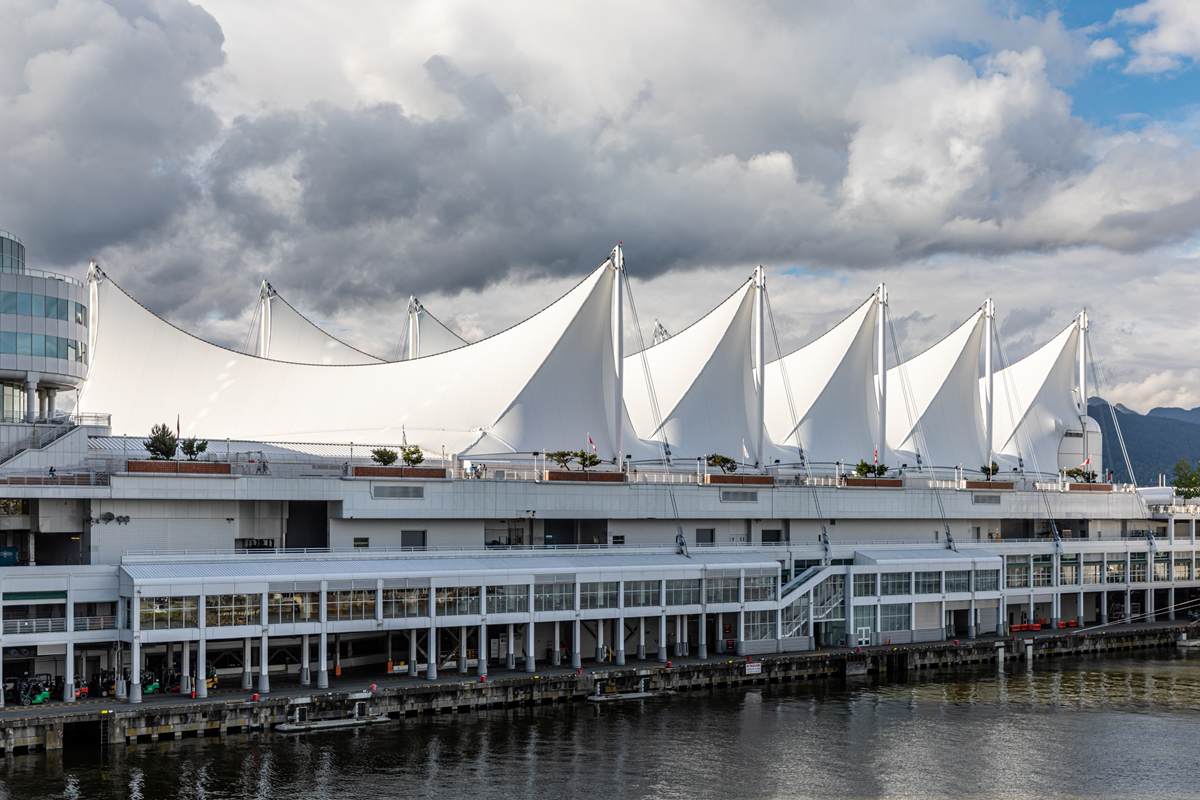 The white sails of Canada Place on the Vancouver harbour under a blue sky