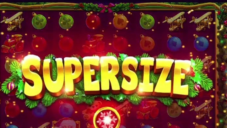 A Supersize modifier landing on the Santa's Wonderland slot Canada grid of toys and baubles
