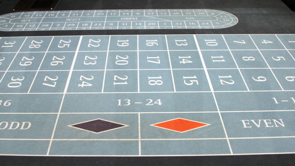 Roulette betting layout with the racetrack, number grid and red and black diamonds